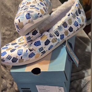 TOMS White and Blue Patterned Shoes